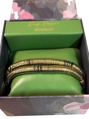 Paige Harper ribbed metal stretch bracelets
Gold tone
NEW